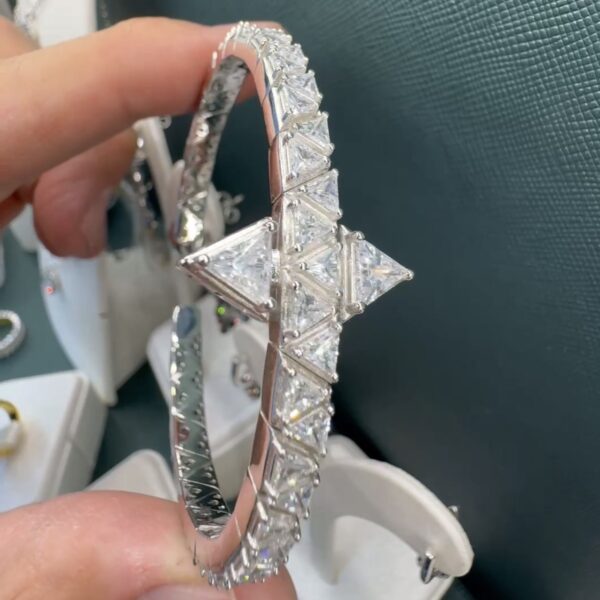 Üçgen kesim kelepçe